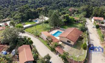 Imagem: Chácara com 4 Quartos e 3 banheiros à