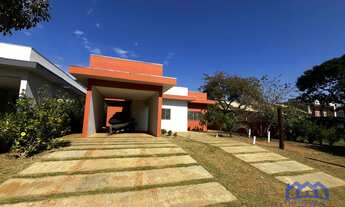 Imagem: Casa com 3 Quartos e 2 banheiros à Venda