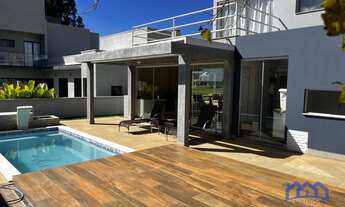 Imagem: Casa com 3 Quartos e 4 banheiros à Venda