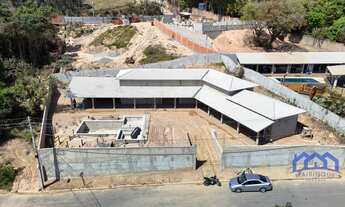 Imagem: Chácara com 4 Quartos e 3 banheiros à