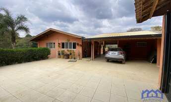 Imagem: Chácara com 4 Quartos e 2 banheiros à