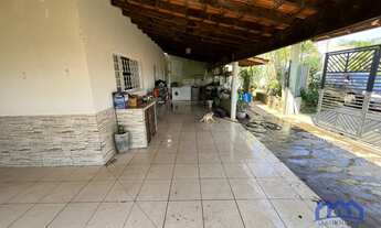 Imagem: Chácara com 3 Quartos e 2 banheiros à