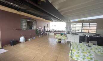 Imagem 5: Casa comercial à venda em Paulínia-SP, com 5 quartos, 4 banheiros, 4 vagas de garagem e 36