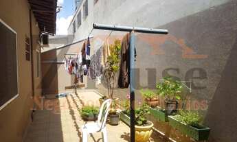 Imagem 3: Imperdível oportunidade de adquirir casa com 3 quartos, 1 sala, 1 banheiro, 6 vagas de gar