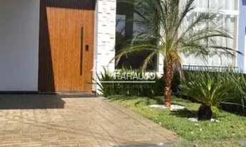 Imagem 3: Casa espaçosa e segura com 3 dormitórios, 1 suíte e piscina no Condominio Horto Florestal