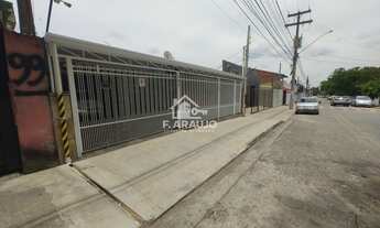 Imagem 2: Casa térrea com edícula e 3 dormitórios em Sorocaba, ideal para residência ou comércio