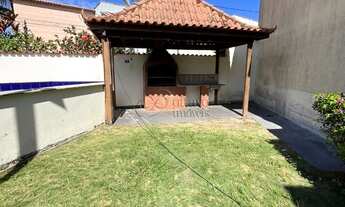 Imagem 2: Casa em condomínio de 3 qtos, 1 suíte, varanda e churrasqueira, em condomínio fechado com