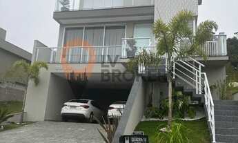 Imagem: Luxuosa Casa em Condomínio à Venda em