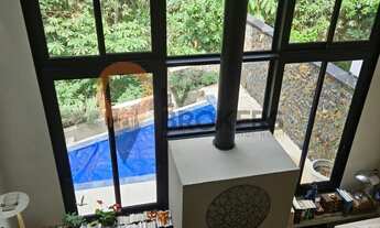 Imagem 3: Casa em Condomínio de Alto Padrão em Mogi das Cruzes - 3 Suítes, 2 Salas e 3 Vagas de Gara