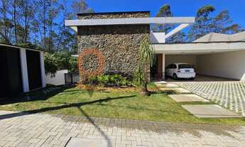 Imagem 2: Casa em Condomínio de Alto Padrão em Mogi das Cruzes - 3 Suítes, 2 Salas e 3 Vagas de Gara