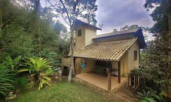 Imagem 2: Imóvel à Venda na Praia do Rosa: Casa com Vista para o Vale, 4 Quartos, 770m² de Terreno!