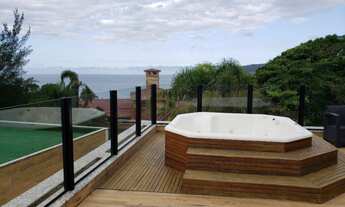 Imagem 2: Imperdível Casa à Venda em Garopaba-SC, Bairro Morrinhos: 4 Quartos, 4 Suítes, 2 Salas, 5