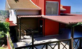 Imagem 2: Imperdível Casa de Alto Padrão com Vista para Mar, Lagoa e Cidade em Garopaba-SC!