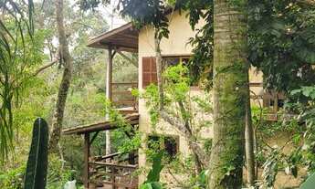 Imagem 3: Imóvel à Venda na Praia do Rosa: Casa com Vista para o Vale, 4 Quartos, 770m² de Terreno!