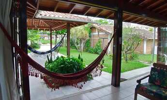 Imagem 5: Casa espaçosa no centro de Garopaba-SC: 4 quartos, 3 salas e localização privilegiada!