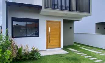 Imagem 2: Casa dos Sonhos com 3 Dormitórios em Garopaba-SC - Alto Padrão e Ótima Localização