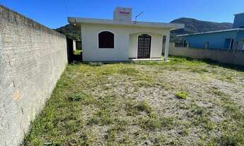 Imagem 2: Imóvel dos sonhos no bairro Encantada, Garopaba-SC: tranquilidade e espaço para toda a fam