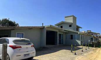 Imagem 2: Casa ampla no bairro Ambrósio em Garopaba-SC, a 5 min do centro e praias. Oportunidade!