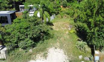 Imagem 2: Terreno Único com Vista Deslumbrante para a Lagoa e Montanhas!