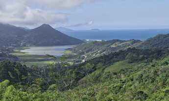Imagem 2: Terreno à Venda com Vista para o Mar e Lagoa do Macacu - 9,3 Hectares em Garopaba-SC!