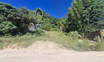 Imagem 3: Terreno Único com Vista Deslumbrante para a Lagoa e Montanhas!