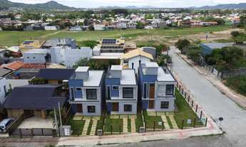 Imagem 2: Imperdível casa à venda em Garopaba-SC, bairro Ferraz: 3 quartos, 2 suítes, 3 salas, 3 ban