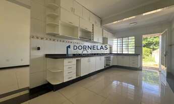 Imagem 3: CASA TÉRREA 3 DORMITÓRIOS UMA SUÍTE GUARAPARK COND. FECHADO TERRENO COM 800M²