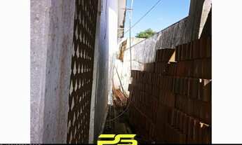 Imagem 4: CASA COM 3 DORMITÓRIOS À VENDA, 210 M² POR R$ 240.000,00 - JAGUARIBE - JOÃO PESSOA/PB