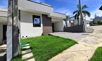 Imagem: Imperdível Casa em Condomínio à Venda