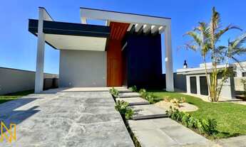 Imagem 2: Casa em condomínio fechado com 3 suítes e 2 vagas de garagem em Camboriú -SC