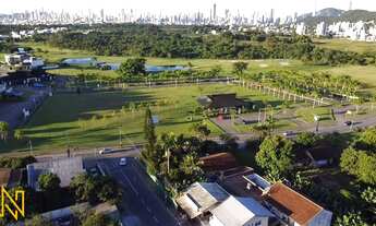 Imagem: Terreno com 615,42m² em frente ao ao condomínio