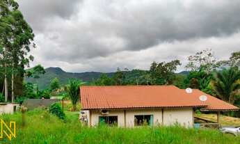 Imagem 2: Sítio no interior de Camboriú, com casa colonial de 3 dormitórios sendo 1 suíte