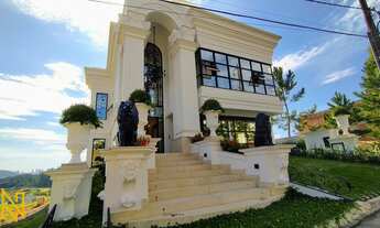 Imagem 2: Mansão Luxuosa com 04 Suítes, Hidromassagem e Spa no Centro em Camboriú - SC