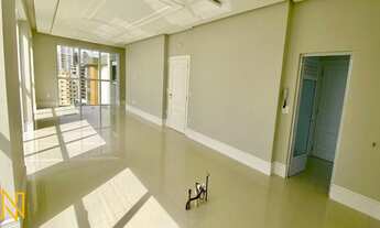 Imagem 4: Apartamento Alto Padrão na Quadra do Mar em Balneário Camboriú com 4 Suítes - Edifício Le