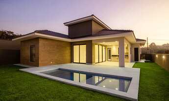 Imagem 2: Casa de luxo em condomínio: 4 quartos, 4 suítes, 3 salas, 5 banheiros, 6 vagas de garagem