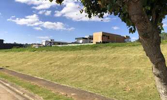 Imagem: Terreno de 800m² em condomínio de alto