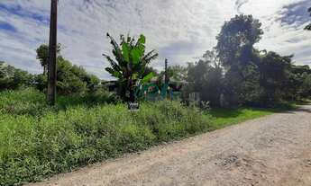 Imagem 6: Terreno com pouca vegetação, face norte, no Balneário Itamar, pertinho da praia