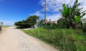 Imagem 2: Terreno com pouca vegetação, face norte, no Balneário Itamar, pertinho da praia