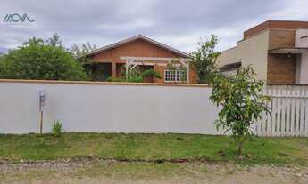 Imagem 2: Casa à Venda em Itapoá - 3 Quartos, 100m da Praia, Oportunidade Imperdível!