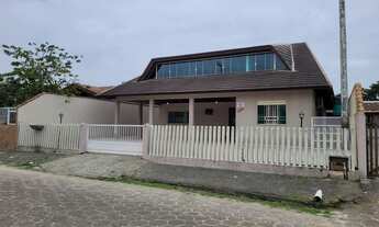 Imagem 3: Casa com Piscina no centro de Itapoá