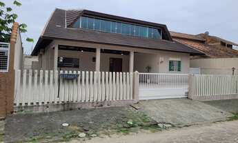 Imagem 4: Casa com Piscina no centro de Itapoá