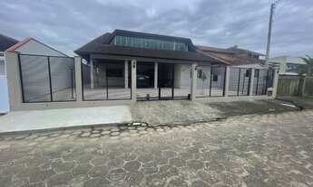 Imagem 2: Casa com Piscina no centro de Itapoá