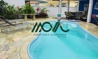 Imagem 3: Casa com Piscina e Localização Privilegiada no Centro de Itapoá, Perto da Prefeitura