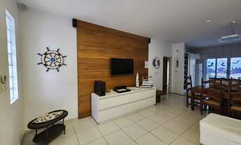 Imagem 6: Casa com Piscina e Localização Privilegiada no Centro de Itapoá, Perto da Prefeitura