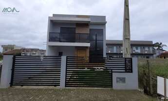 Imagem 2: Sobrado novo na região central de Itapoá