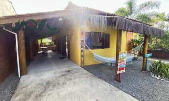 Imagem 2: Casa à Venda em Itapoá SC, 3 Dormitórios, Próxima à Praia e Comércio Local