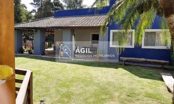 Imagem: Casa em condomínio fechado em meio à natureza