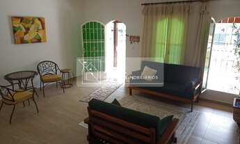 Imagem: Casa a venda - 03 Dormitórios- Piscina