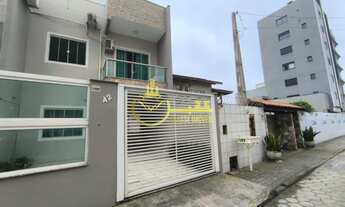 Imagem: Sobrado à venda no Centro de Navegantes-SC