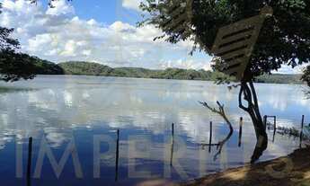 Imagem: Chácara na beira do lago Corumbá, a apenas